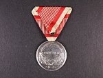 Medaile za statečnost I. třídy, náhradní kov, původní vojenská stuha, vydání 1917 - 1918