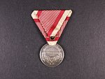Medaile za statečnost II. třídy, Ag, nová vojenská stuha, vydání 1917 - 1918, na hraně značka A