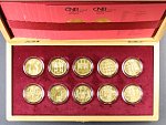 sada 10ks pamětních mincí 5000 Kč Hrady České Republiky v dřevěné etui, certifikáty