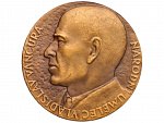 ČNS - pobočka v Opavě - AE medaile národní umělec Vladislav Vančura, 1977, opis. Bronz, 60 mm, 124,65 g., signováno M.Uchytilová avers a J.V.Hampl revers, náklad 200 ks_