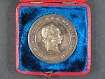 Rakousko Uhersko F.J.I. stříbrná medaile Náhrada státu za hospodářské zásluhy, česká verze, Ag, 35.1 g. průměr 40,45 mm, orig. etue