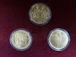 sada 3ks pamětních mincí 10.000 Kč Zlatá Bula + Konstantin a Metoděj + Jan Hus v dřevěné etui, certifikáty