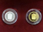 zlatá a stříbrná replika 1 Kč 1961, číslované č. 129, Au 986, 7,8g, Ag 925, 7,8g ,průměr 23 mm, limit 150ks (Au) a 200ks (Ag), dřevěná společná etue, certifikáty 