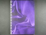 6 listový zásobník formátu A4, barva fialová se vzorem, černé listy, ruční výroba, zasekávané pásky, kroužkový hřbet