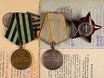 Řád rudé hvězdy č.1860227, 6. typ, Medaile za bojové zásluhy č. 1896501 a Medaile za dobytí Královce, k tomu řádová knížka a udělovací průkaz