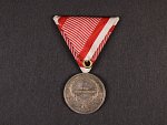 Medaile za statečnost II. třídy, Ag, nová vojenská stuha, vydání 1914 - 1917 na hraně značka A