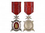 Diplomový čestný odznak krále Karla IV., stupeň čestný člen, Stříbrný čestný odznak 1. třídy za vojenské zásluhy, typ 1945-1949