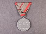 Medaile Za zranění z r. 1917 na stuze za jedno zranění, na hraně značka W&A