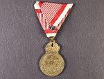 Rakouská vejenská záslužná medaile - SIGNUM LAUDIS bronzová, Karel I., původní vojenská stuha