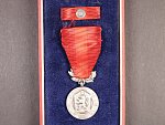 Medaile - Za zásluhy o obranu vlasti - ČSSR, punc Ag 900, značka výrobce Zukov