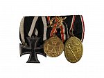 Spojka vyznamenání, Železný kříž II. tř. 1914, Čestné vyznamenání Německé legie s bojovým odznakem na stuze a Pamětní válečná medaile Kyffhauserského spolku, celkem 3 ks., N1909, N2.02.17a,b, N2.02.23