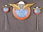 Odznak IV. mistrovství světa v parašutismu, Bratislava 1958, k tomu dvě miniatury