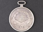 Stříbrná medaile za statečnost, 1. třídy, 6. vydání 1859-1866 F.J.I., původní vojenská stuha