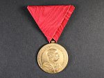 Záslužná medaile Za 40 let věrné služby z r. 1898, na stuze pro civilní osoby, zlacený bronz