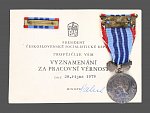 Medaile - za pracovní věrnost - ČSSR, punc Ag 925/1000, značka výrobce Mincovna Kremnica + udělovací průkaz