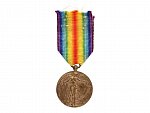 Medaile vítězství s podpisem medailéra