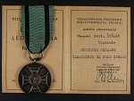Stříbrná záslužná medaile Na polu chvaly + dekret z r. 1948 na ČS vojáka