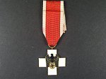 Čestný odznak za péči o německý lid 3. stupeň na stuze, pozlacený bronz, smalty