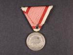 Medaile za statečnost II. třídy, náhradní kov, původní vojenská stuha, vydání 1914 - 1917