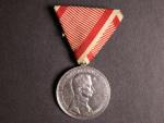 Medaile za statečnost I. třídy, náhradní kov, původní vojenská stuha, vydání 1917 - 1918