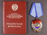 Řád Rudého praporu práce č.1039740 + řádová knížka