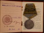 Medaile za bojové zásluhy č.723032 + udělovací knížka
