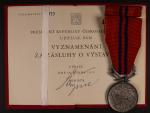 Vyznamenání - Za zásluhy o výstavbu I. vydání 1951-1960 ČSR č.3373, výroba Zukov Praha + udělovací průkaz