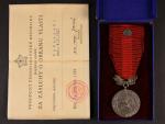 Medaile - Za zásluhy o obranu vlasti - ČSR, punc Ag 900/1000, výrobce Zukov, ministužka, etue a průkaz
