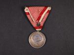 Medaile za statečnost II. třídy, Ag, původní vojenská stuha, vydání 1914 - 1917 na hraně značka A