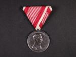 Medaile za statečnost I. třídy, Ag, původní vojenská stuha, vydání 1917 - 1918