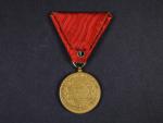 Vojenská jubilejní pam. medaile z r.1898, zlacený bronz, původní stuha