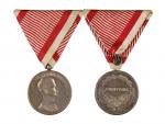 Stříbrná medaile za statečnost 2. třídy, 9. vydání 1917-1918 Karel, postříbřený bronz, původní trojúhelníková stuha