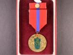 Medaile Za příkladnou práci v SPO ČSSR, se značkou výrobce MK na rubu