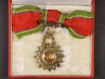 Řád Bílého slona IV. třída, na dámské stuze, pozlacené stříbro, smalty, originální etue