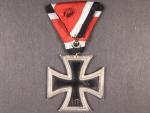 Železný kříž II. stupně 1939, na kroužku značka výrobce, 4, Steinhauer & Lück, Lüdenscheid, na trojúhelníkové stuze