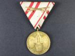 Pamětní medaile na první sv. válku s meči na stuze