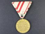 Pamětní medaile na první sv. válku s meči na stuze