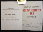 Odznak vzorný kolektiv SNB, I. stupeň, připínání na jehlu, předávací průkaz