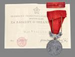 Medaile Za zásluhy o obranu vlasti - ČSR, punc Ag, ryzostní značka 900, značka výrobce Zukov, udělovací průkaz a etue