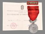 Medaile Za zásluhy o obranu vlasti - ČSSR, punc Ag 900, značka výrobce Zukov, udělovací průkaz a etue