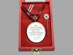 Stříbrná záslužná medaile o Rakouský Červený kříž + originální etue