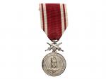 Medaile DOK Za věrné služby, postříbřená medaile za XX služebních let s meči, VM75, N98A