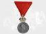 RAKOUSKO UHERSKO - Stříbrná vojenská záslužná medaile Signum Laudis F.J.I., náhradní kov, zinek, původní civilní stuha