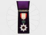 Řád vycházejicího Slunce, VI. třída, stříbro, smalty, nepuncováno, původní etue, lehce poškozené zapínaní etue..