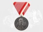 Stříbrná medaile za statečnost, 1. třídy, 9. vydání 1917-1918 Karel, na hraně punc hl. punc. úřadu Vídeň, A v kroužku, původní vojenská stuha