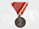 Stříbrná medaile za statečnost, 2. třídy, 8. vydání 1914-1917 F.J.I., na hraně punc hl. punc. úřadu Vídeň, A v kroužku, původní trojúhelníková stuha