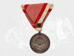 Stříbrná medaile za statečnost, 2. třídy, 8. vydání 1914-1917 F.J.I., na hraně punc hl. punc. úřadu Vídeň, A v kroužku, původní trojúhelníková stuha