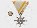 Řád posvátného Pokladu, VIII. třída, stříbro, nepuncováno, původní etue a rozetka..