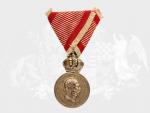 Vojenská záslužná medaile Signum Laudis F.J.I., zlacený bronz, původní voj. stuha