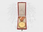 Zlatá medaile Za zásluhy o Republiku Rakousko, období 1922-1934, původní etue
